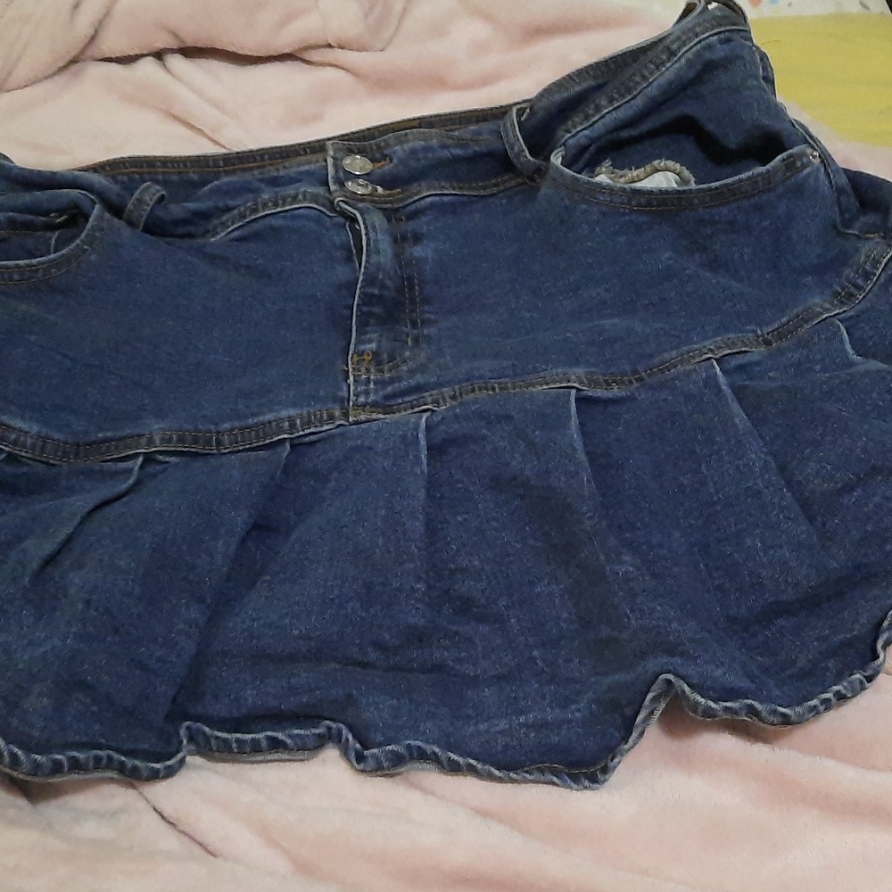 Cute jean skirt that has usable pockets